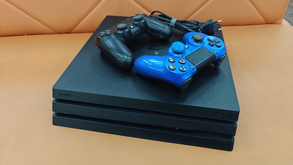 Игровая приставка PlayStation 4 Pro 1Tb