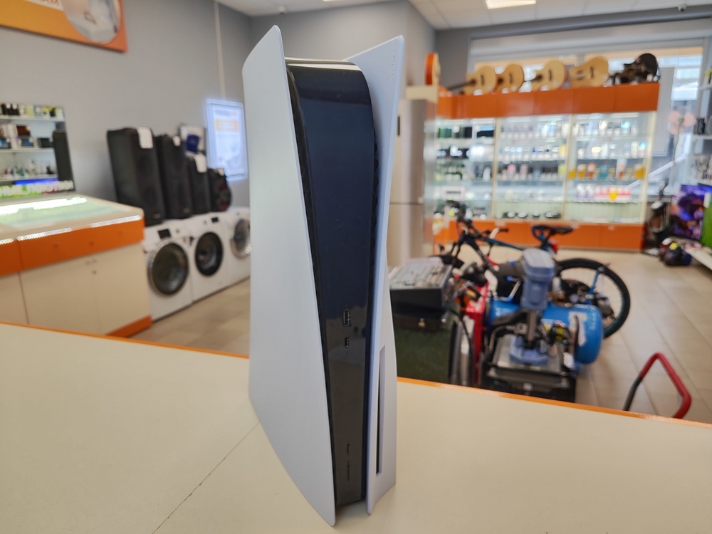 Игровая приставка PlayStation 5 825Gb (С дисководом)