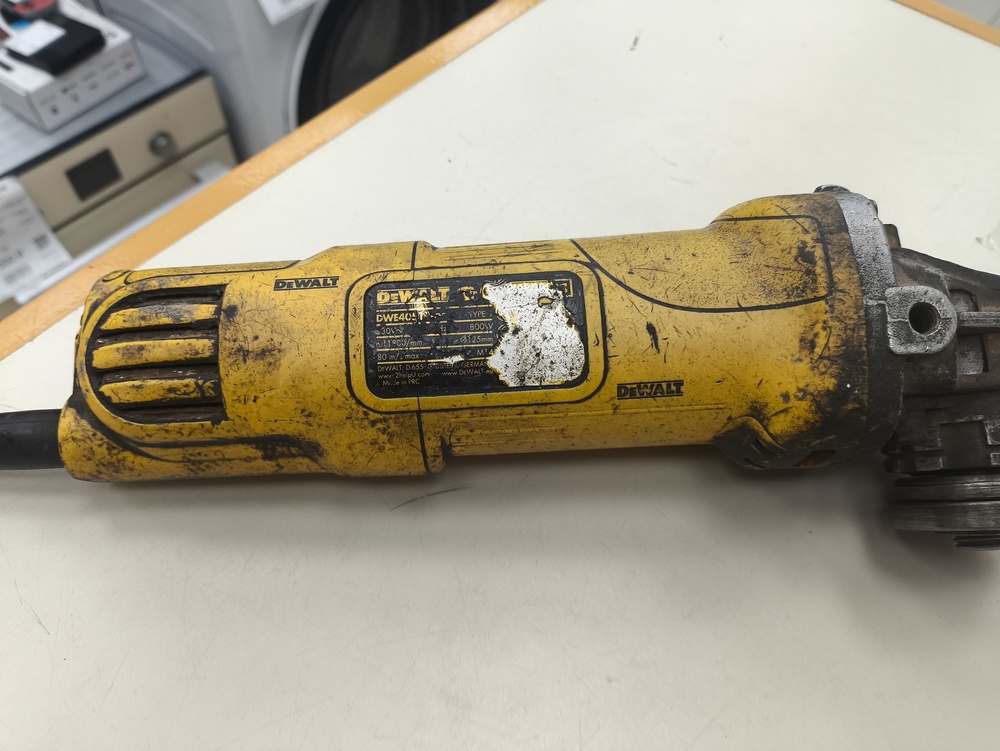 Угловая шлифмашина Dewalt 125