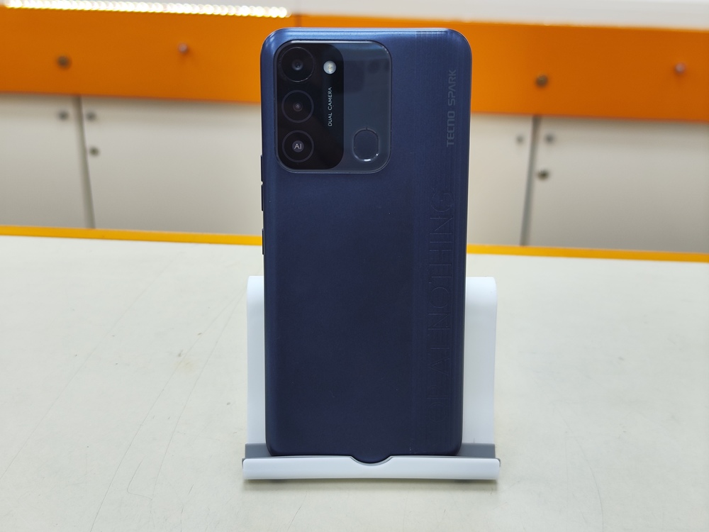 Смартфон Tecno Spark 8C 4/64