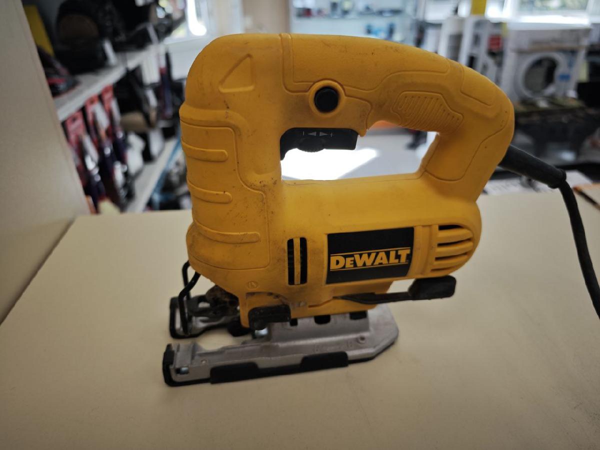 Лобзик Dewalt DWE 249-KS