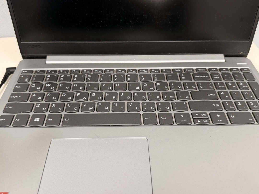 Ноутбук Lenovo; Ryzen 5 2500U, Radeon Vega 8, 4 Гб, 240 Гб, Нет