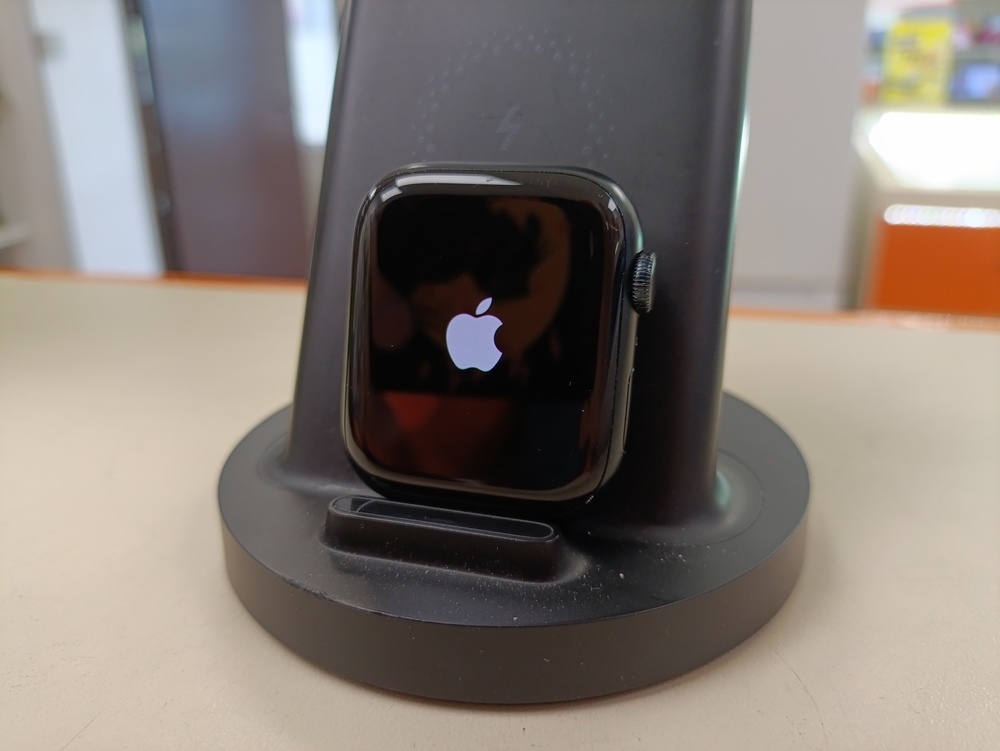 Смарт-часы Apple Watch Series 7 44mm
