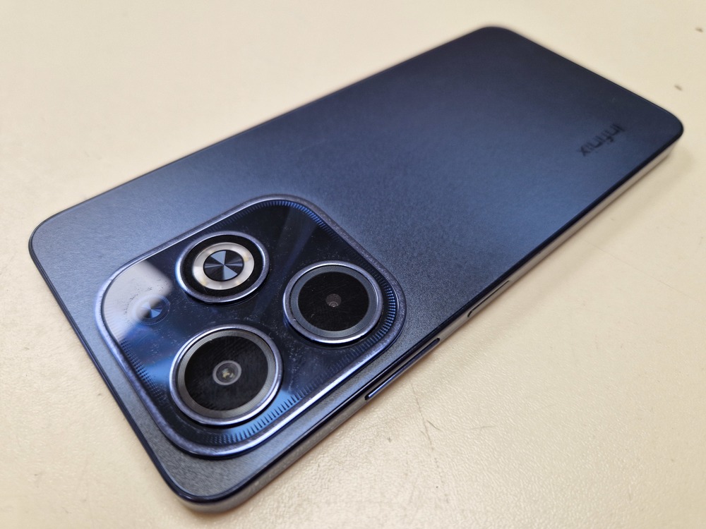 Смартфон Infinix HOT 40i 4/128