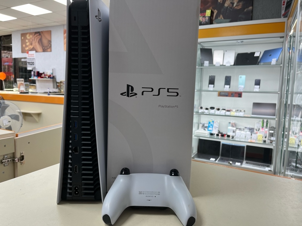 Игровая приставка PlayStation 5 825Gb (С дисководом)