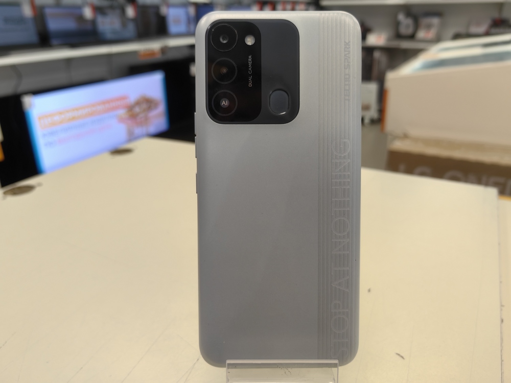 Смартфон Tecno Spark 8C 4/64
