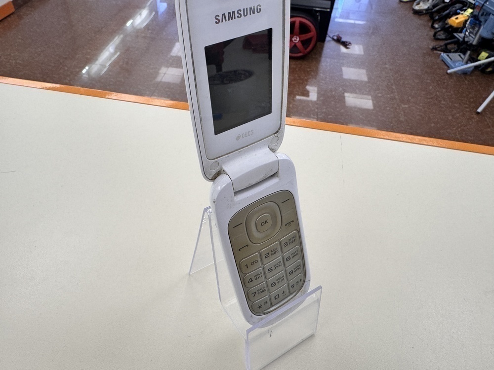 Мобильный телефон Samsung E1070