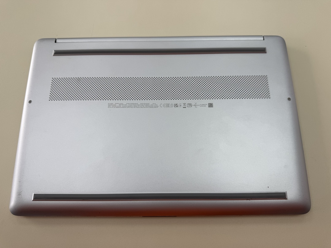 Ноутбук HP 15s-eq1353ur; Athlon 3150, Radeon Vega 3, 4 Гб, 128 Гб, Нет