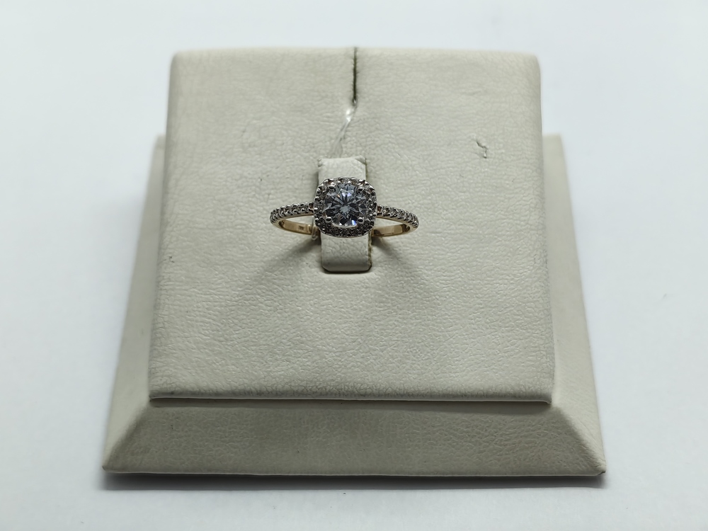 КОЛЬЦО С КАМНЯМИ (Au 585)