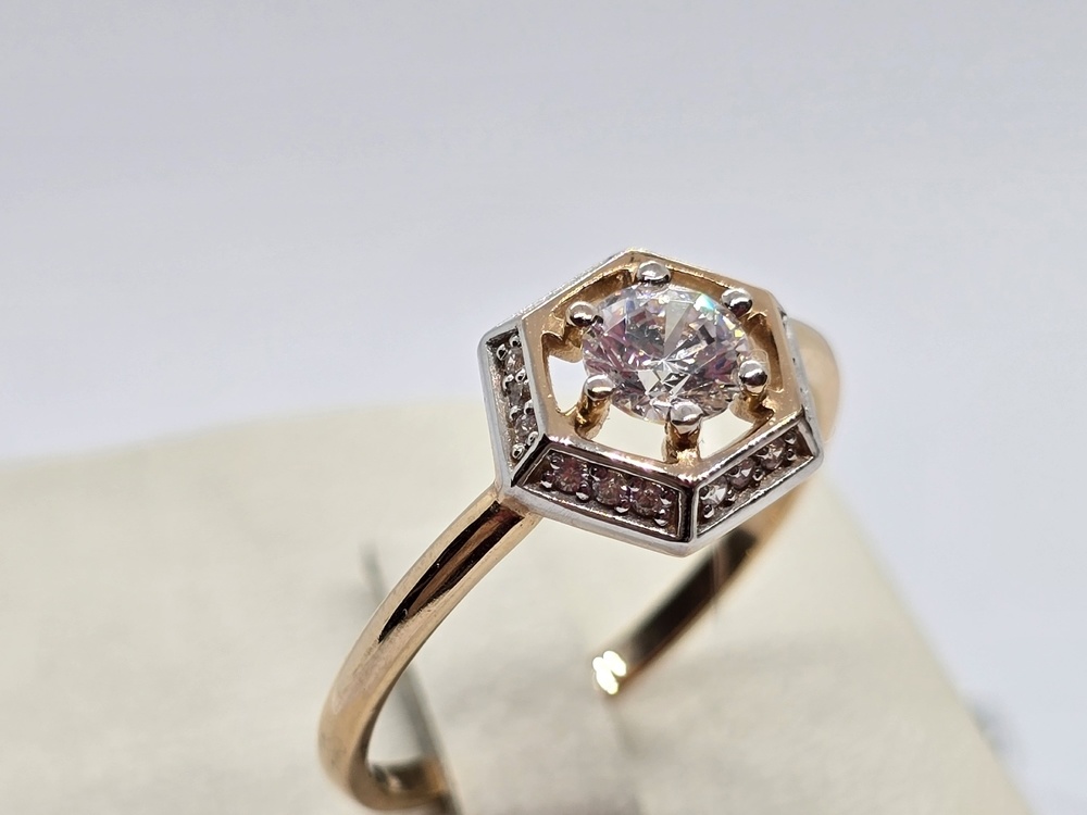 КОЛЬЦО С КАМНЯМИ (Au 585)