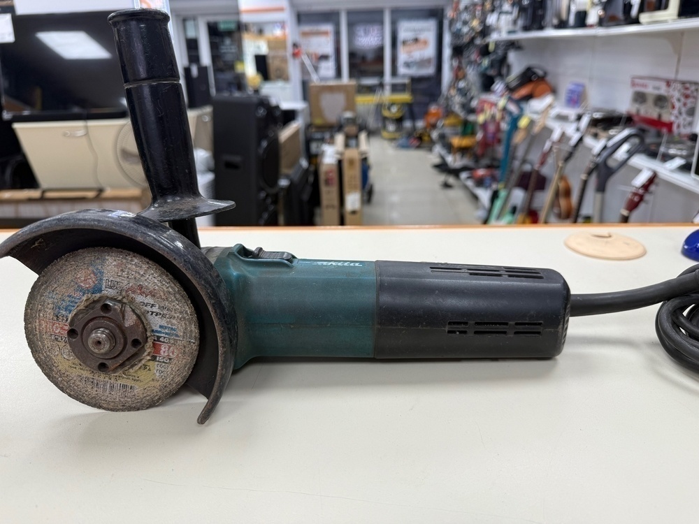 Угловая шлифмашина Makita 9565Н