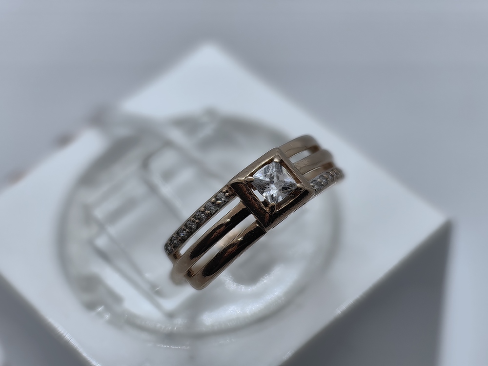 КОЛКМИ585 КОЛЬЦО С КАМНЯМИ (Au 585) КОЛКМИ585 КОЛЬЦО С КАМНЯМИ (Au 585)