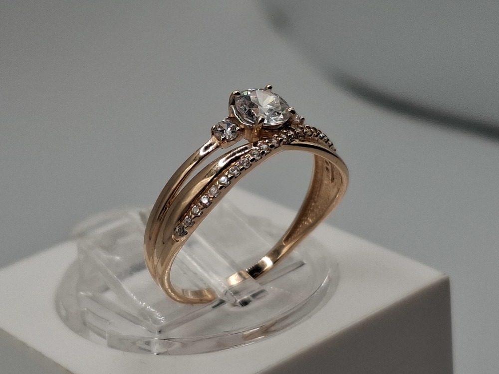 КОЛКМИ585 КОЛЬЦО С КАМНЯМИ (Au 585)