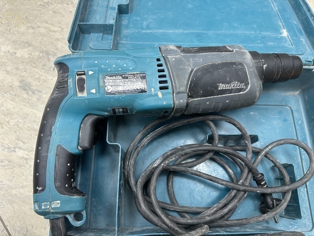 Перфоратор Makita HR2470