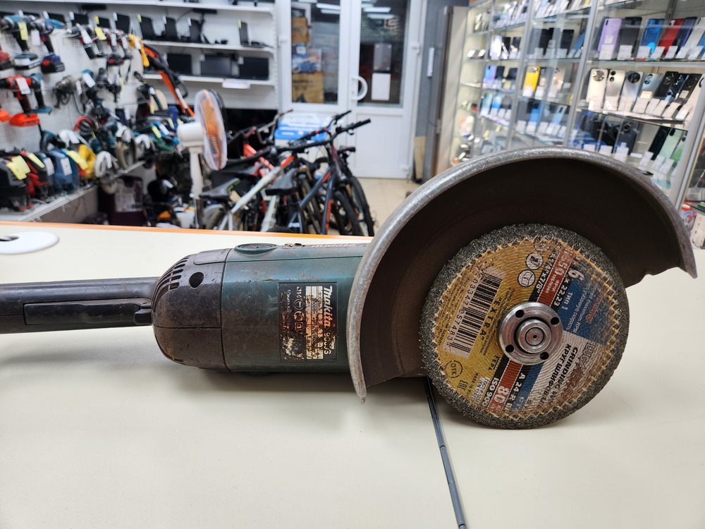 Угловая шлифмашина Makita 9069S