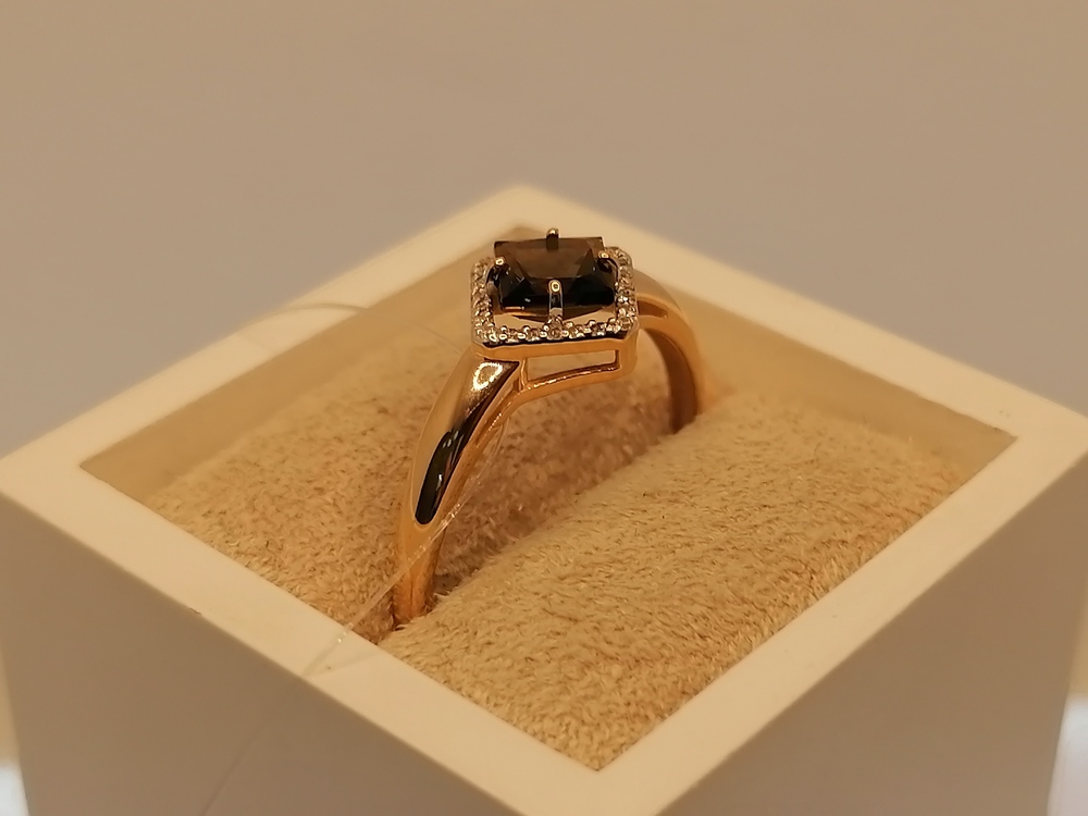 КОЛЬЦО С КАМНЯМИ (Au 585)