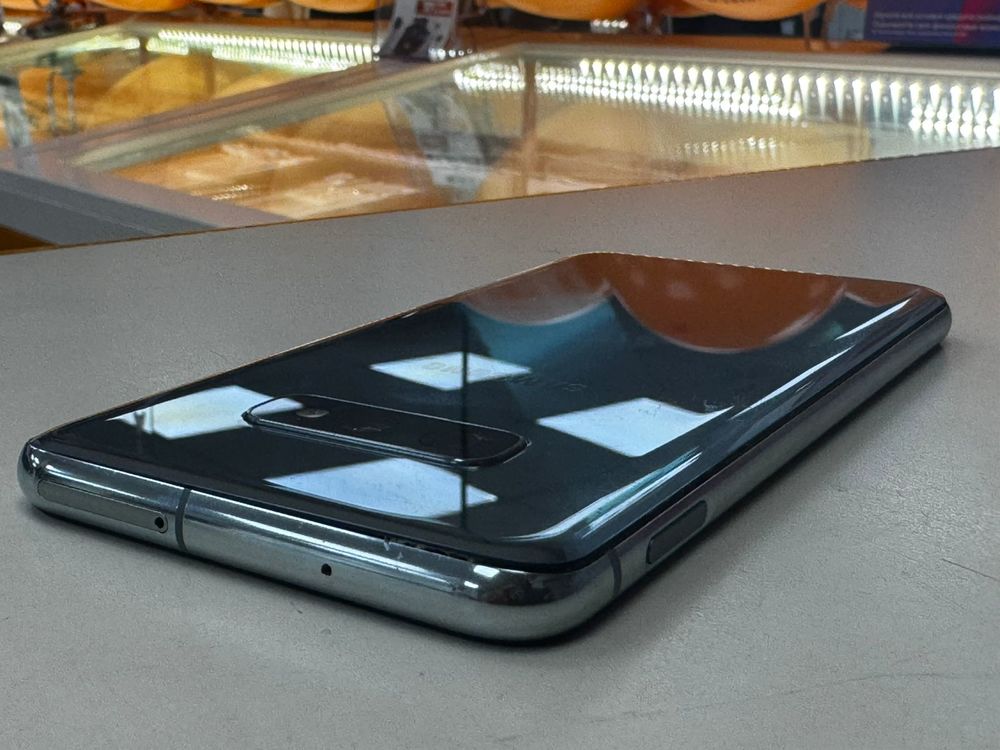 Смартфон Samsung Galaxy S10e 6/128