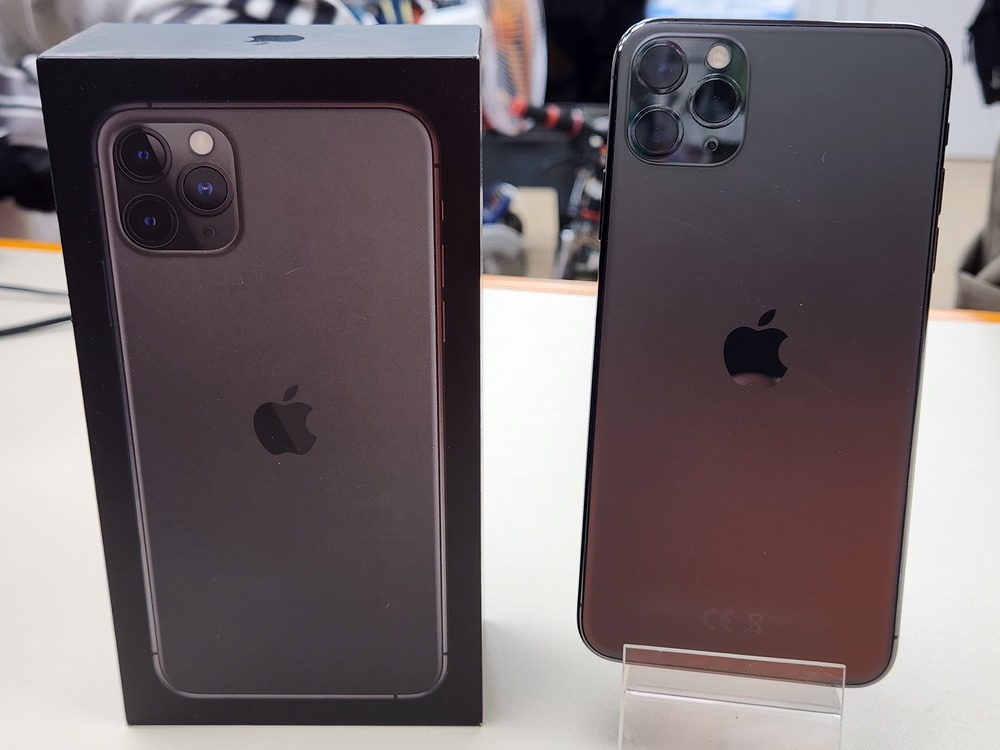 Смартфон Apple iPhone 11 Pro Max 64Gb