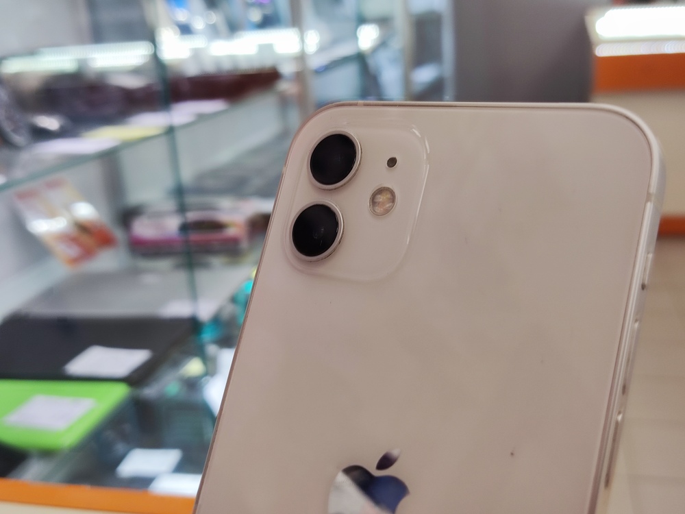 Смартфон Apple iPhone 12 64Gb