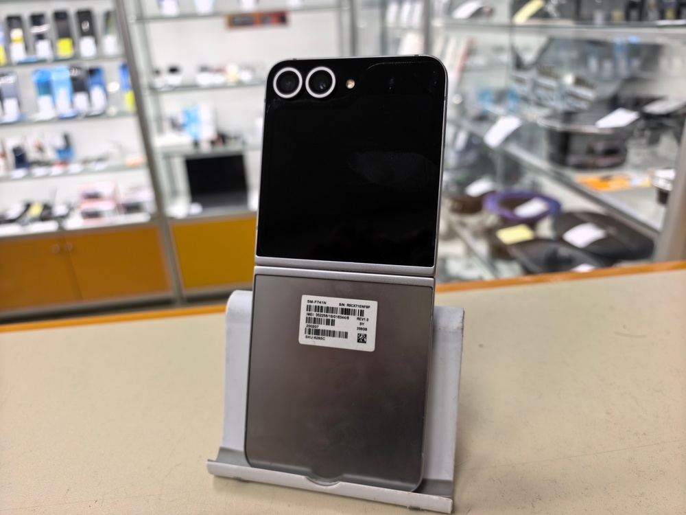 Смартфон Samsung Galaxy Z Flip 6 12/256