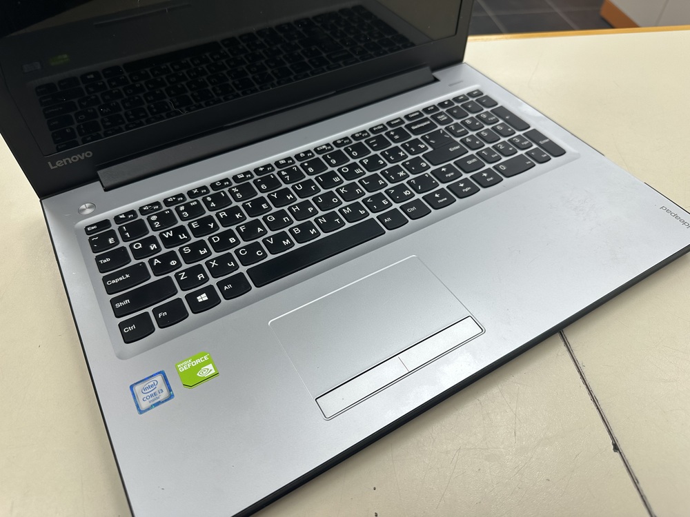 Ноутбук Lenovo; Core i3-6100U, GeForce 920MX, 4 Гб, Нет, 1 Tb