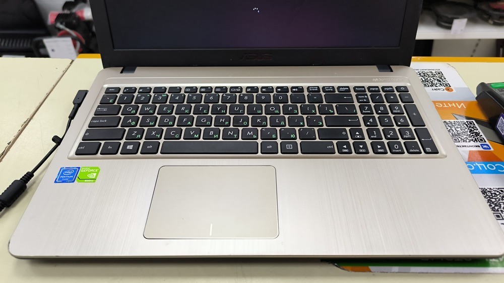Ноутбук ASUS; Pentium N4200, GeForce 920MX, 4 Гб, Нет, 240 Гб