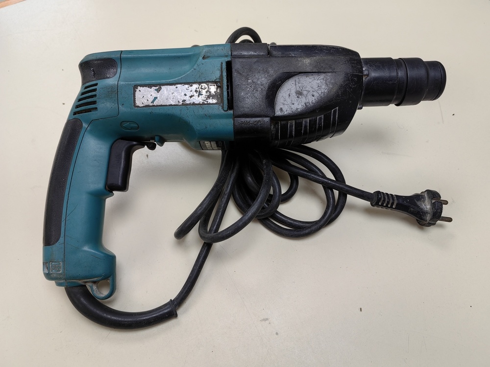 Перфоратор Makita HR2440