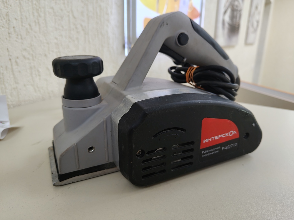 Электрорубанок Интерскол Р-82/710М