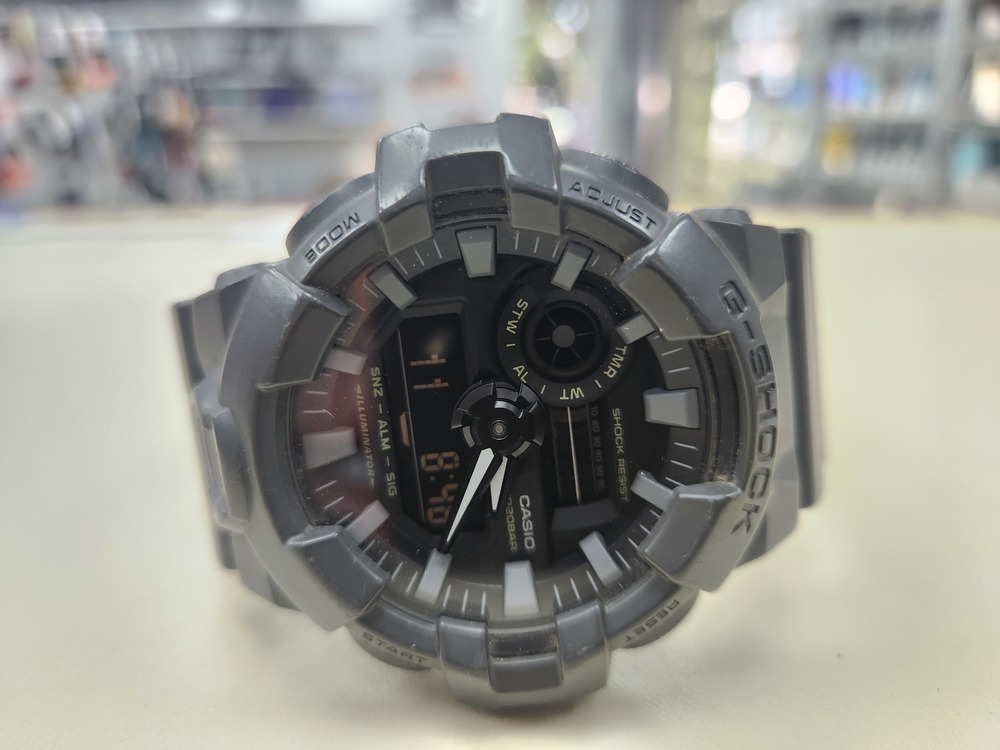 Часы наручные G-SHOCK GA-700UC