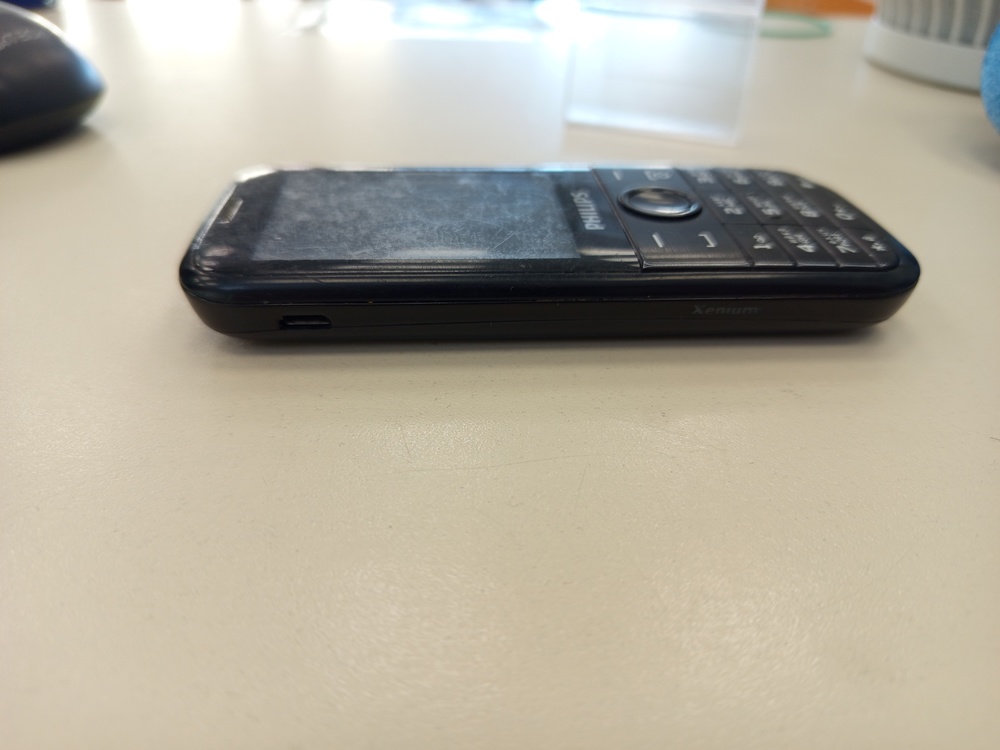 Мобильный телефон Philips E160