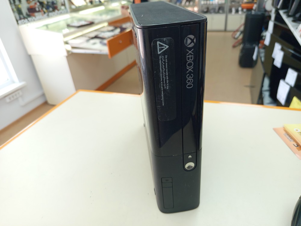Игровая приставка Xbox 360 E