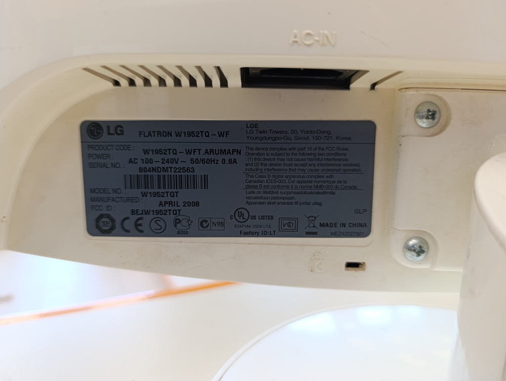 Монитор LG L1952HQ