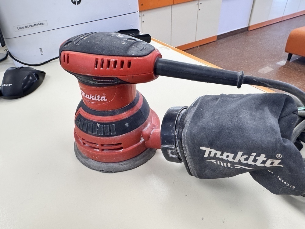 Шлифовальная машина Makita M9204