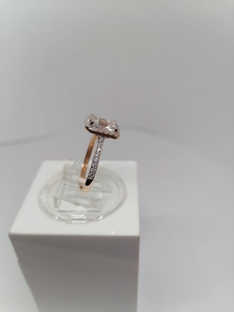 КОЛЬЦО С КАМНЯМИ (Au 585)