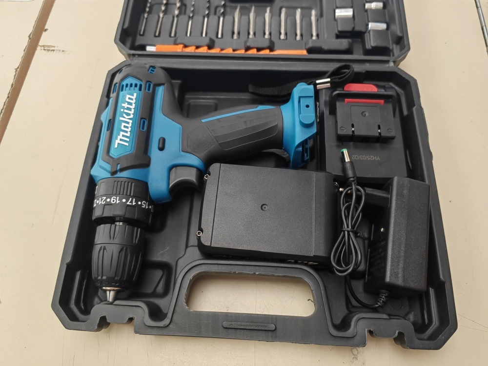 Шуруповерт Makita NO Name;