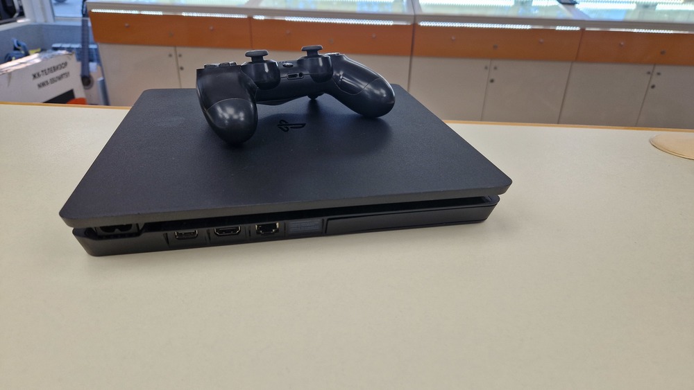 Игровая приставка PlayStation 4 Slim 500GB