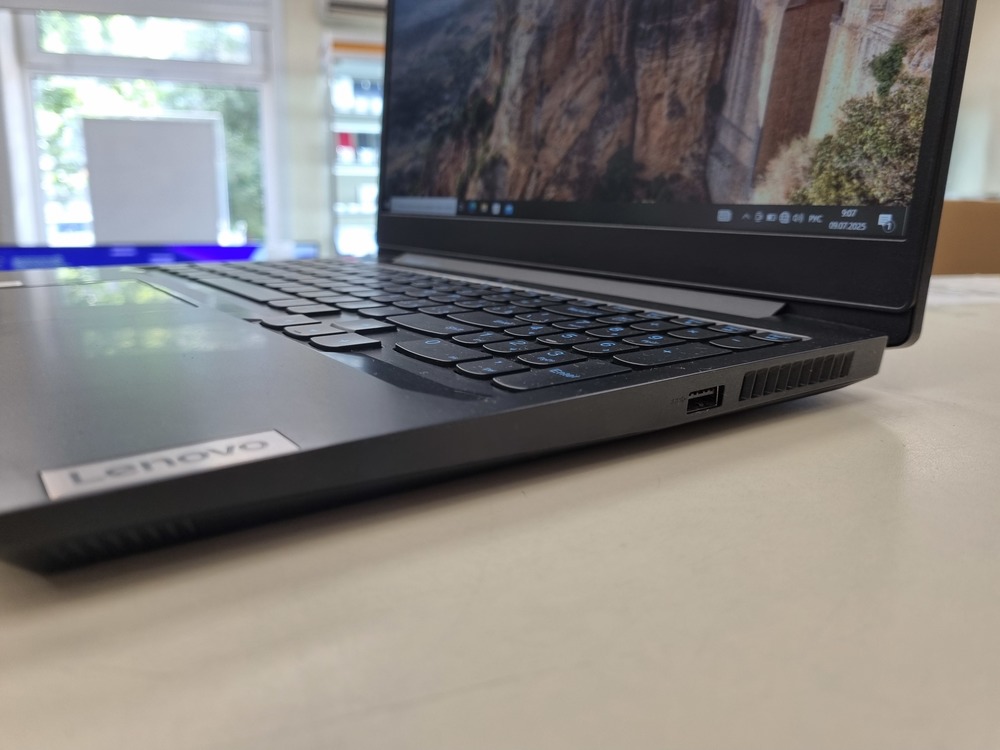 Ноутбук Lenovo; Core i5-10300H, GeForce GTX 1650 TI, 8 Мб, 240 Гб, Нет