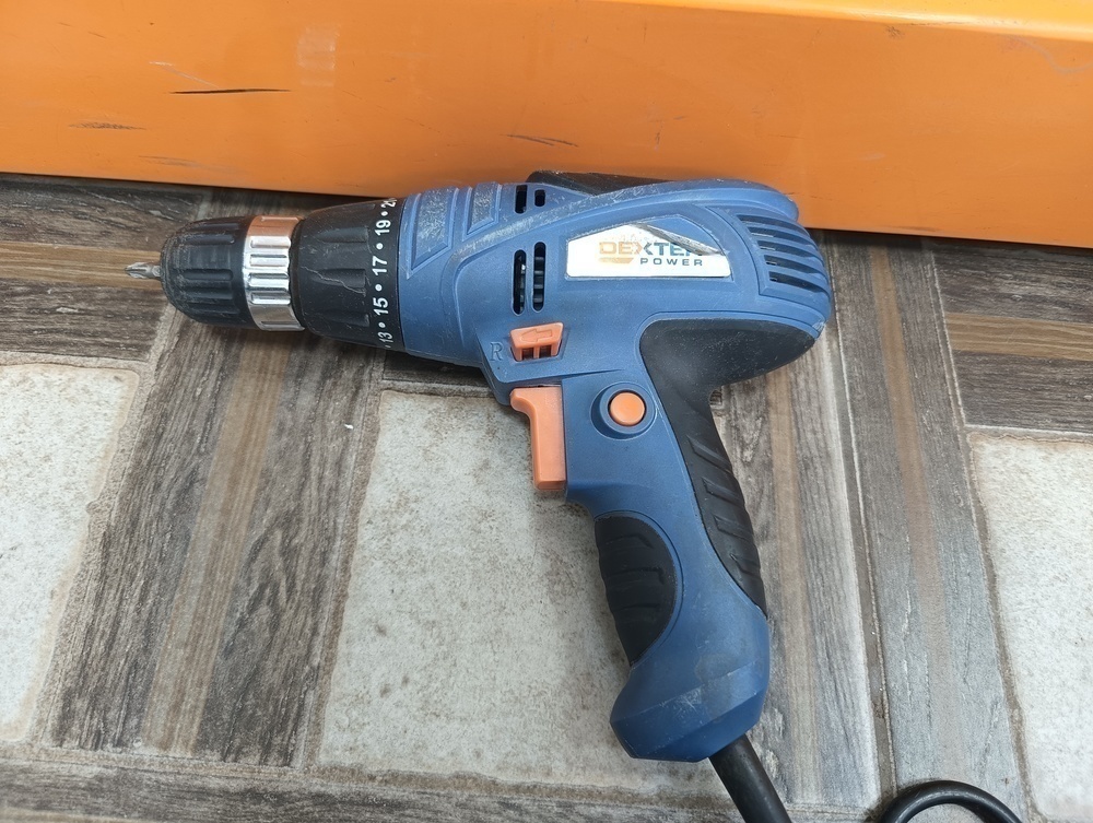 Шуруповерт Dexter J1Z-HW06-10