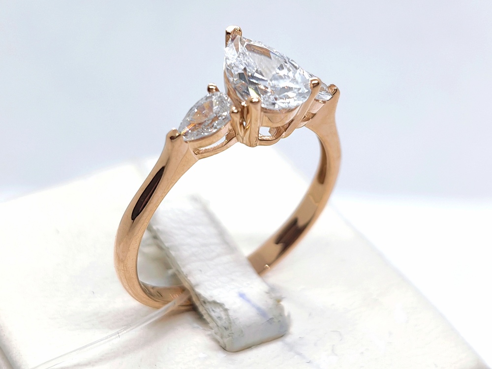 КОЛЬЦО С КАМНЯМИ (Au 585)