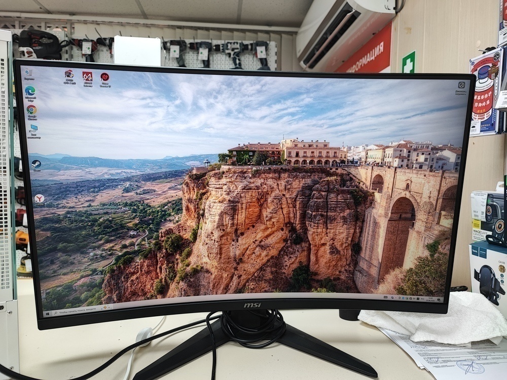 Монитор MSI MAG321CQF E18