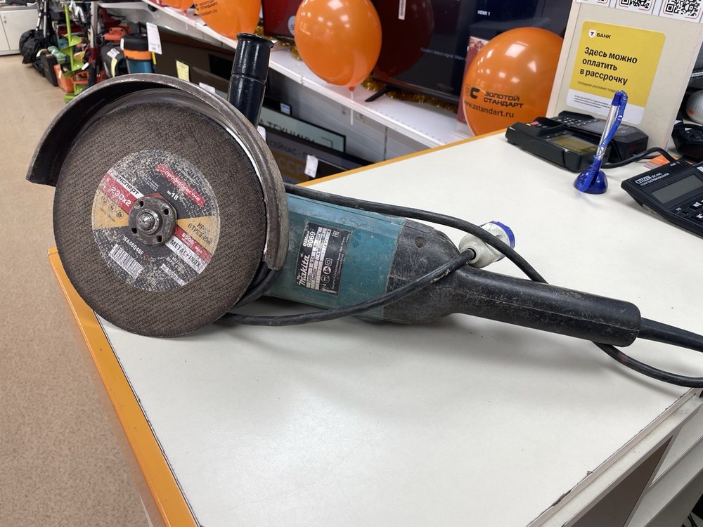 Угловая шлифмашина Makita 9069/230