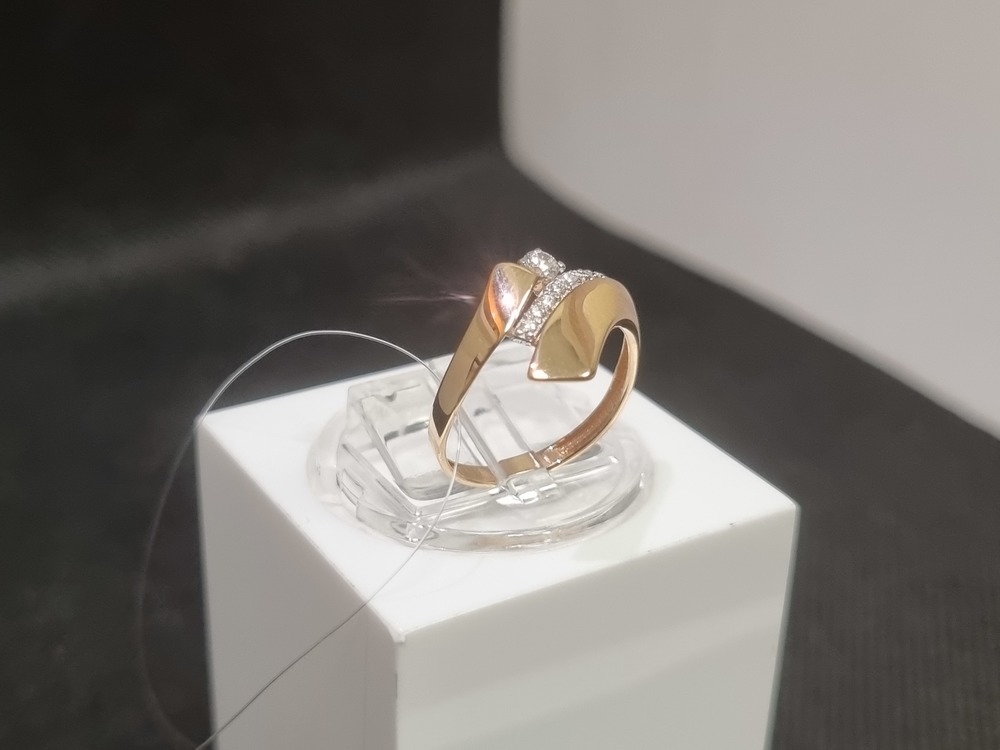 КОЛЬЦО С КАМНЯМИ (Au 585)