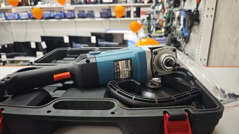 Полировальная машина Makita 9227CB
