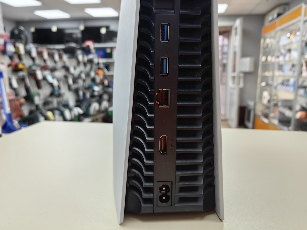 Игровая приставка PlayStation 5 825Gb (С дисководом)