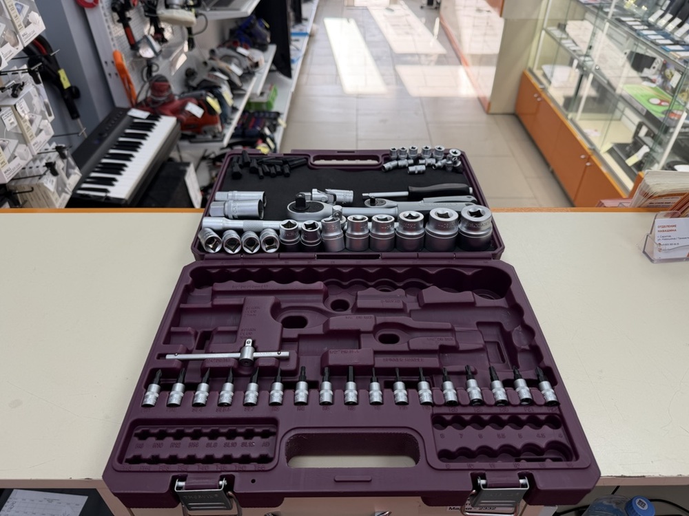 Набор инструментов Thorvik TS082 универсальный 1/4, 1/2 DR