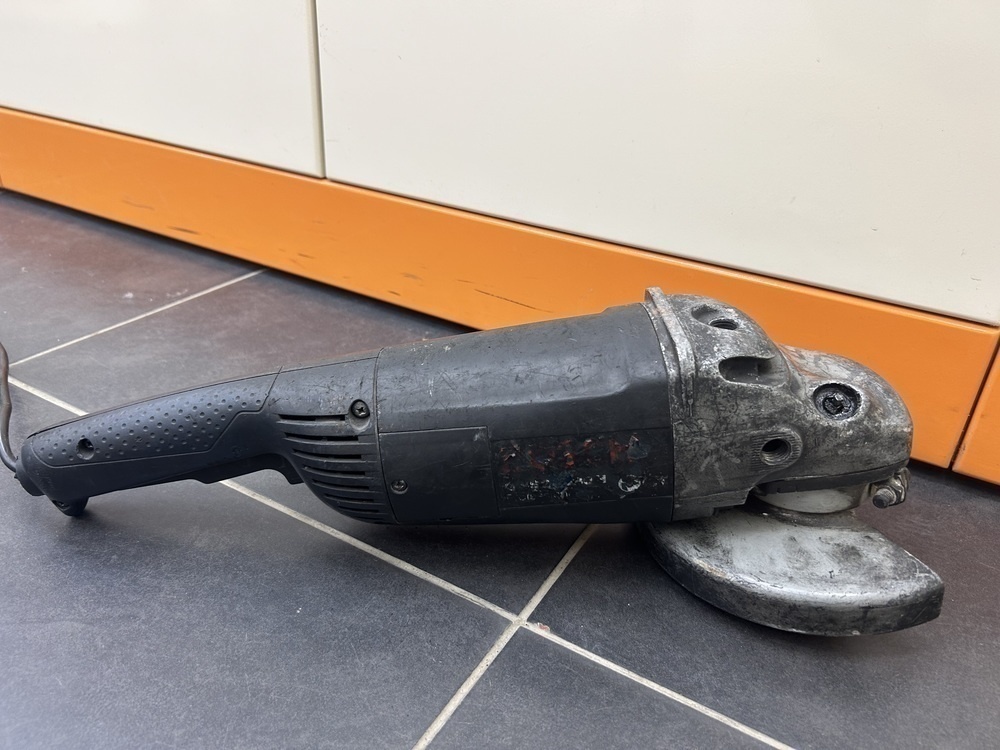 Угловая шлифмашина Bosch GWS 22-180H