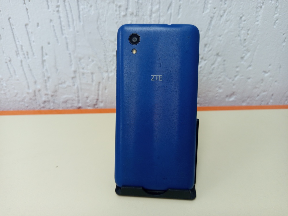 Смартфон ZTE L8