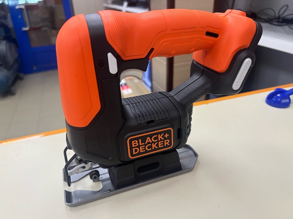 Лобзик Black & Decker BDCJS12N-XJ