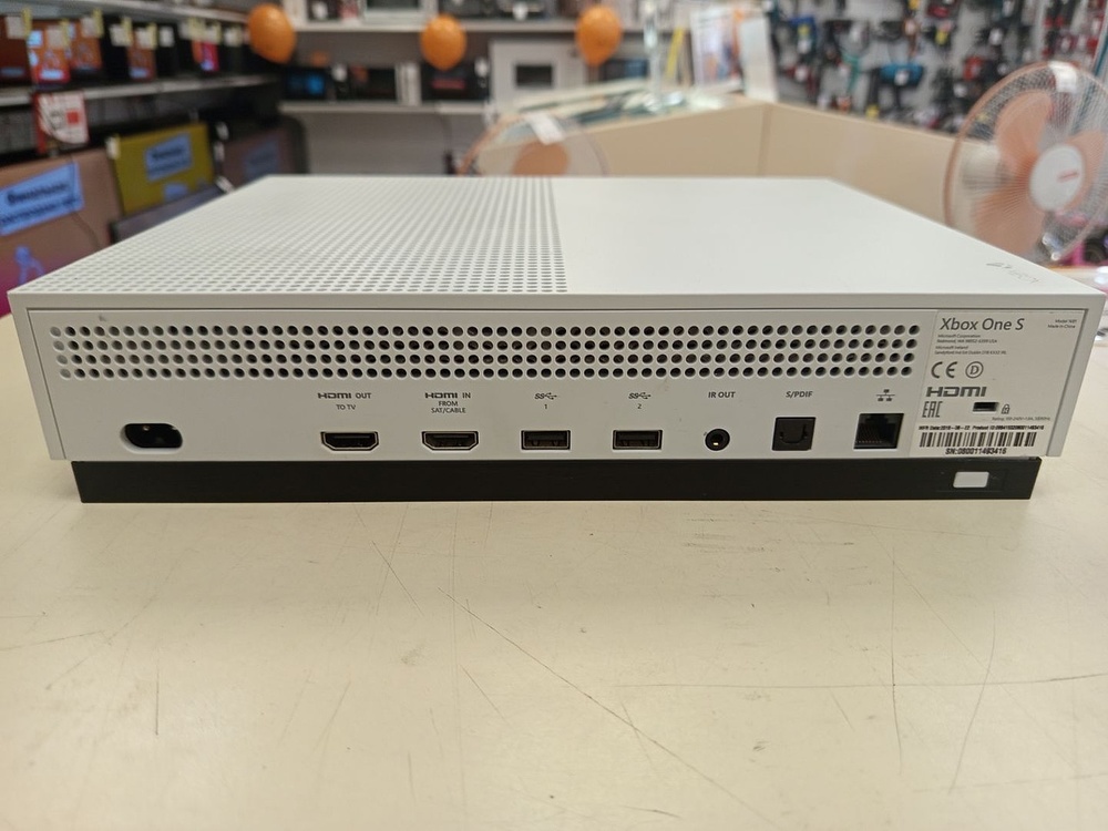 Игровая приставка Xbox One S 1TB Игровая приставка Xbox One S 1TB