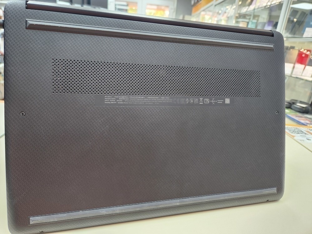 Ноутбук HP Laptop-H4RJRDQB; Core i5-1135G7, Iris(R) Xe Graphics, 8 Гб, 256 Гб, Нет